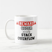Stack Overflowで動くコーダー | プログラミング コーヒーマグカップ (左)
