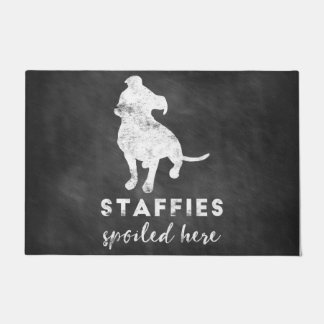 Staffiesはヴィンテージの黒板をここにだめにしました ドアマット