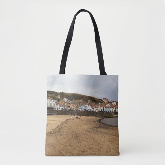 Staithes Harbour Beach and Village Front トートバッグ (正面)