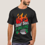 Stand Back I'm Grilling Vintage Christmas BBQおもしろい Tシャツ<br><div class="desc">スタンドバック私はグリルヴィンテージクリスマスBBQおもしろい休日</div>