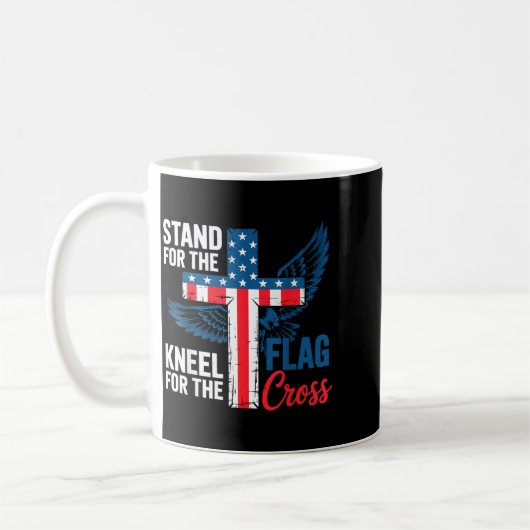 Stand For The Flag, Kneel For The Cross Patriotic コーヒーマグカップ (左)