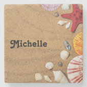 Starfish and seashells on brown beach sand ストーンコースター (正面)