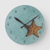 Starfish on theビーチ写真 ラウンド壁時計 (正面)