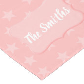 Stars on Pink Monogram or Nameカスタム ショートテーブルランナー (コーナー)