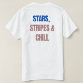 Stars, Stripes & Chill – Bold USA Patriotic. Tシャツ (デザイン裏面)