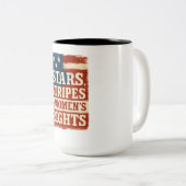 Stars, Stripes & Women’s Rights Distressed Flag ツートーンマグカップ (正面右)