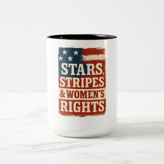 Stars, Stripes & Women’s Rights Distressed Flag ツートーンマグカップ (中央)