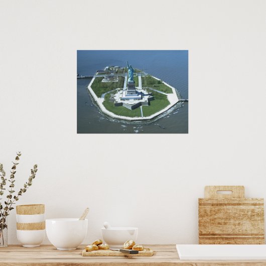 Statue of Liberty Aerial Photograph ポスター (キッチン)