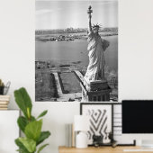 Statue of Liberty Black and White Photograph ポスター (ホームオフィス)