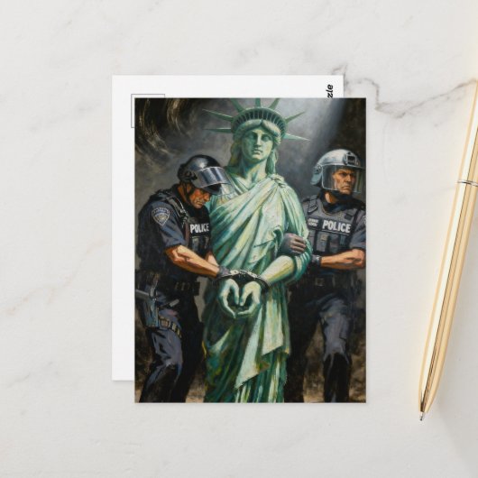 Statue of Liberty Gets Arrested Postcard ポストカード (正面/裏面インサイチュ)