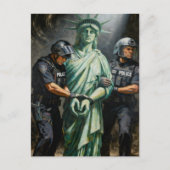 Statue of Liberty Gets Arrested Postcard ポストカード (正面)