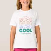 Stay クール Everywhere – ミニマルトレンディーデザイン Tシャツ (正面)
