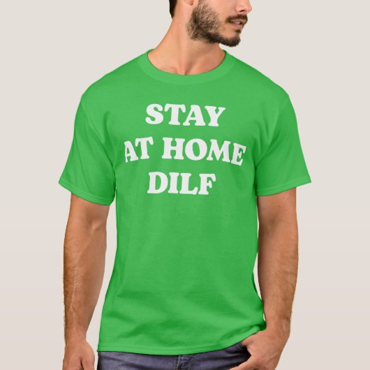 Stay At Home DILF Meme Funny Dad Fathers Day Sloga Tシャツ (正面)