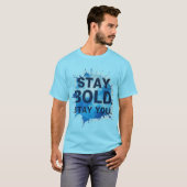Stay Bold. Stay You. – Unisex Motivational T-Shirt Tシャツ (正面フル)