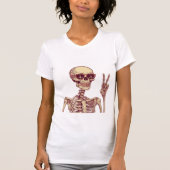 Stay Chill – Retro Skeleton Peace Sign Halloween  Tシャツ (正面)