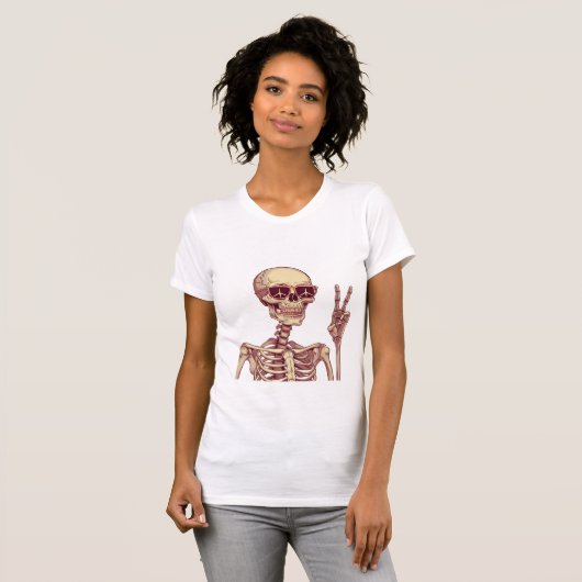 Stay Chill – Retro Skeleton Peace Sign Halloween  Tシャツ (正面フル)