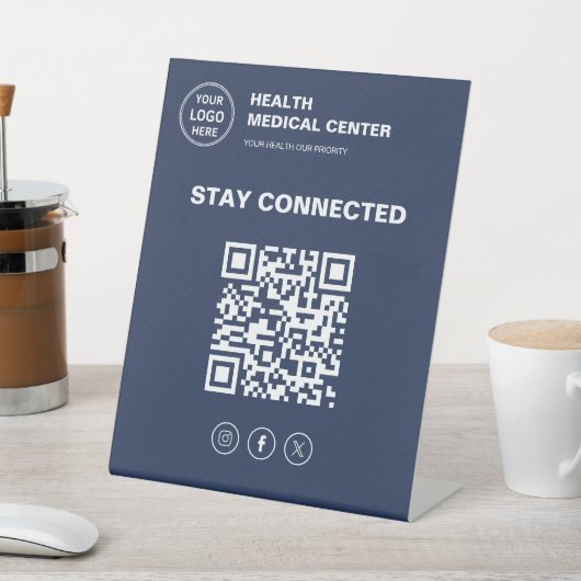 Stay Connected Medical Clinic Healthcareロゴ 台座サイン (インサイチュ)