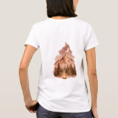 Stay Cozy Stay Wild 森のキャンプファイヤー Tシャツ (裏面)