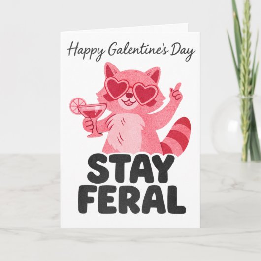 Stay Feral Galentines Raccoon Card カード (正面)