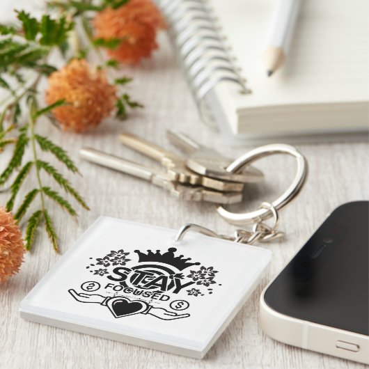 Stay Focused – クラウンやる気を起こさせるとハートグラフィック キーホルダー (正面右)