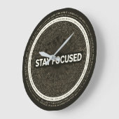 Stay Focused Motivational Wall Clock – Inspiration ラージ壁時計 (傾斜)