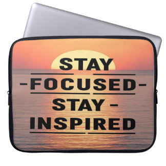 Stay Focused Stay Inspired オプション2 ラップトップスリーブ
