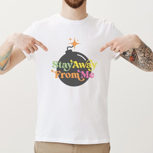 Stay From Me 遠くに Bomb Snarkyおもしろい引用文グラフィック Tシャツ