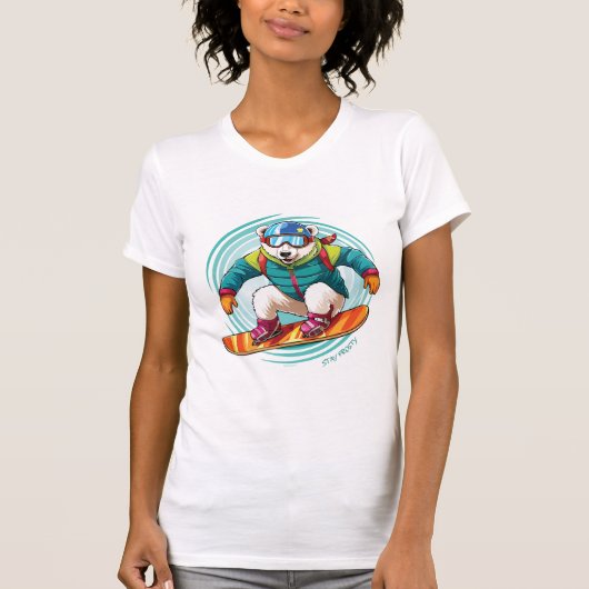 Stay Frosty – スノーボードをするホッキョクグマ Tシャツ (正面)