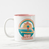 Stay Golden Retro Surf Mug Coastal Boho ツートーンマグカップ (左)