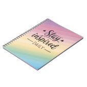 Stay Inspired Daily Journal – Gradient Design ノートブック (左側)