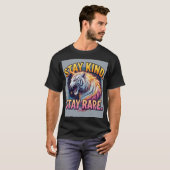 Stay Kind Stay Rare | Bold Rare Animal Quote T-Shi Tシャツ (正面フル)