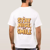 Stay Nice and Smile Cute Typography Tシャツ (裏面)