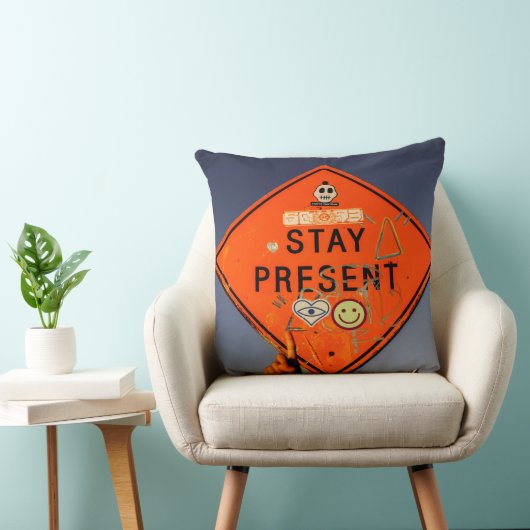 Stay Present, Orange Road Sign Graffiti クッション (椅子)