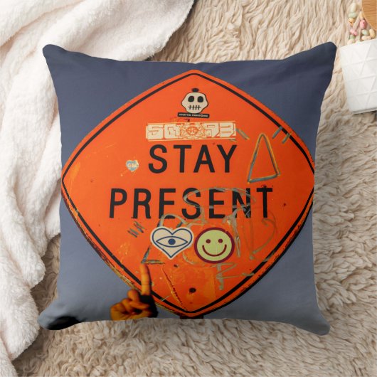 Stay Present, Orange Road Sign Graffiti クッション (ブランケット)