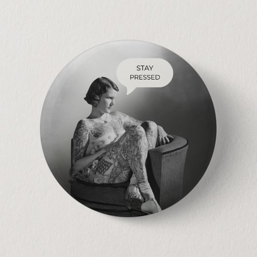 “Stay Pressed” ヴィンテージタトゥーレディ 缶バッジ (正面)