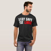 Stay Safe Use Linu おもしろい Open Source Tシャツ (正面フル)