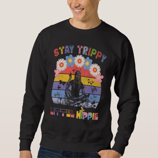 Stay Trippy Little Hippie Mushroom Farmer スウェットシャツ (正面)