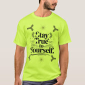 Stay True to Yourself Motivational Typography Tシャツ (正面)