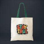 Stay True Tote Bag - Authenticity and Individual トートバッグ<br><div class="desc">このトートバッグユニークで声明を作る力を与えるフレーズを含むカラフル文字はっきりしたで「STAY TRUE」。日々の使用、ショッピング、または本物と個性を大切にする友人や家族への贈り物として最適。素材を使高品質ったトートバッグで、機能性とファッショナブルを両立。</div>