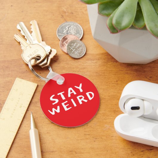 STAY WEIRD funny red keychain gift キーホルダー (デスク)