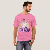 Stay Weird - Skeleton Rides a Unicorn into the Sur Tシャツ (正面フル)
