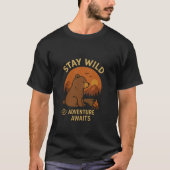 Stay Wild - Adventure Awaits» Tシャツ (正面)