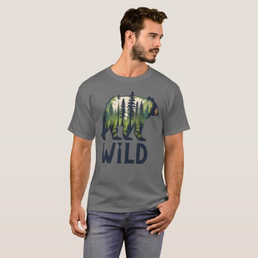 Stay Wild Bear Tee - Adventure Awaits! Tシャツ (正面フル)