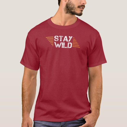 Stay Wild T-Shirt - Adventure インスパイア Graphic Tee Tシャツ (正面)