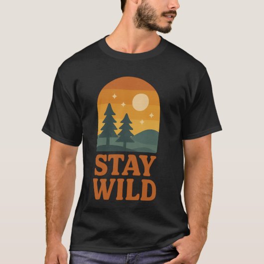 Stay Wild T-Shirt – Hiking & Camping Tee Tシャツ (正面)