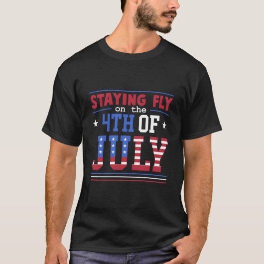 Staying Fly On The 4Th Of July American Flag Tシャツ (正面)