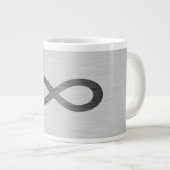 Staylorによるメタフェイクルテクスチャ上の無限記号 ジャンボコーヒーマグカップ (正面右)