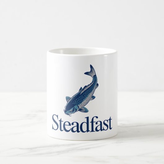 Steadfast – 一貫性の象徴である日本の鯉 コーヒーマグカップ (中央)
