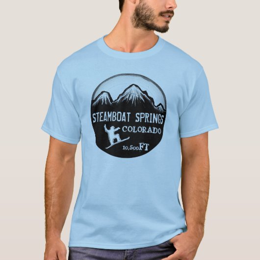 Steamboat Springsコロラド州の青いスノーボードのティー Tシャツ (正面)