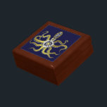 SteampunkはタコKrakenを連動させます ギフトボックス<br><div class="desc">この小さい装身具箱のtentacled steampunkの海モンスターにギアおよびボルトがの8つのワイヤーそっくりの金ゴールドの付加物、中央銀製の頭部、目および吸引のコップを構成するギアおよび沢山あります。 それはロボットタコ/、オタク系のな科学フィクション/ファンタジーの創造物を好むだれでものための金属機械モンスターkraken。 青い背景色はカスタマイズ可能です。</div>